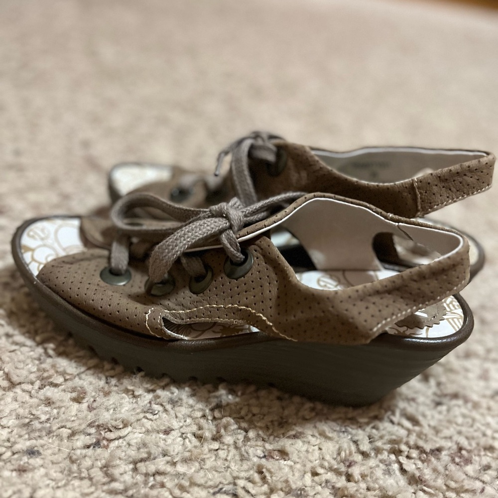FLY LONDON SUEDE YLVA LACE-UP WEDGE PLATFORM SANDALS / BROWN / SIZE 39